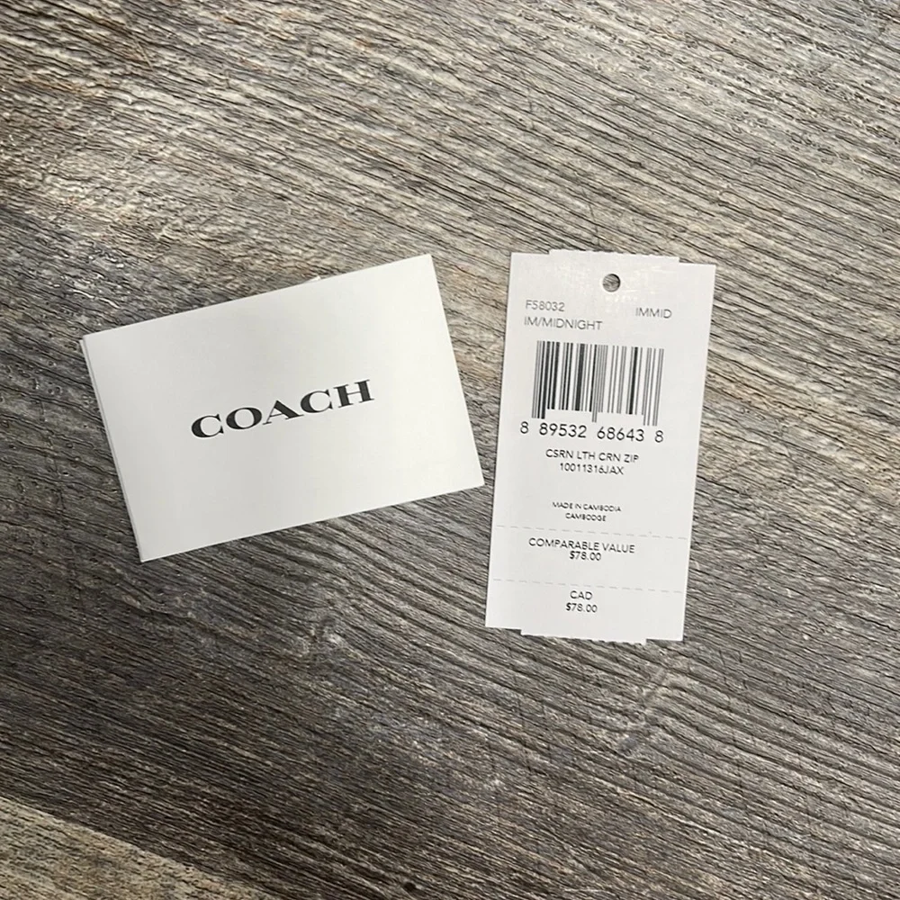 Coach corner zip